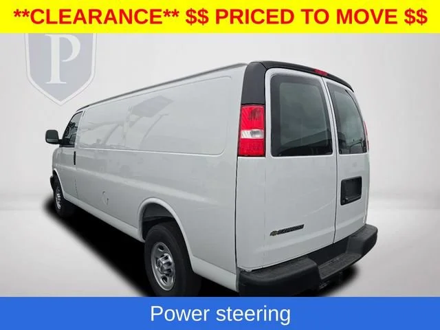 New 2025 Summit White Chevrolet WT image 9