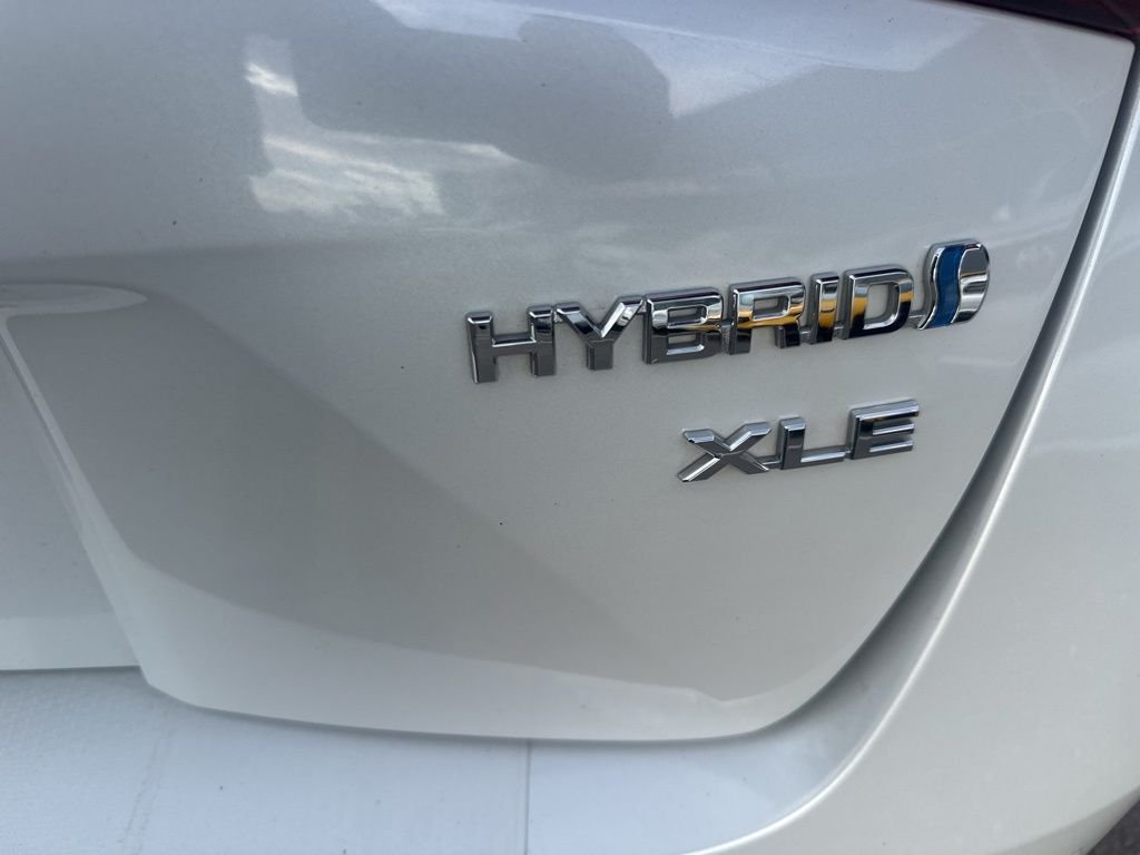 Used 2022 Beige Toyota XLE image 11