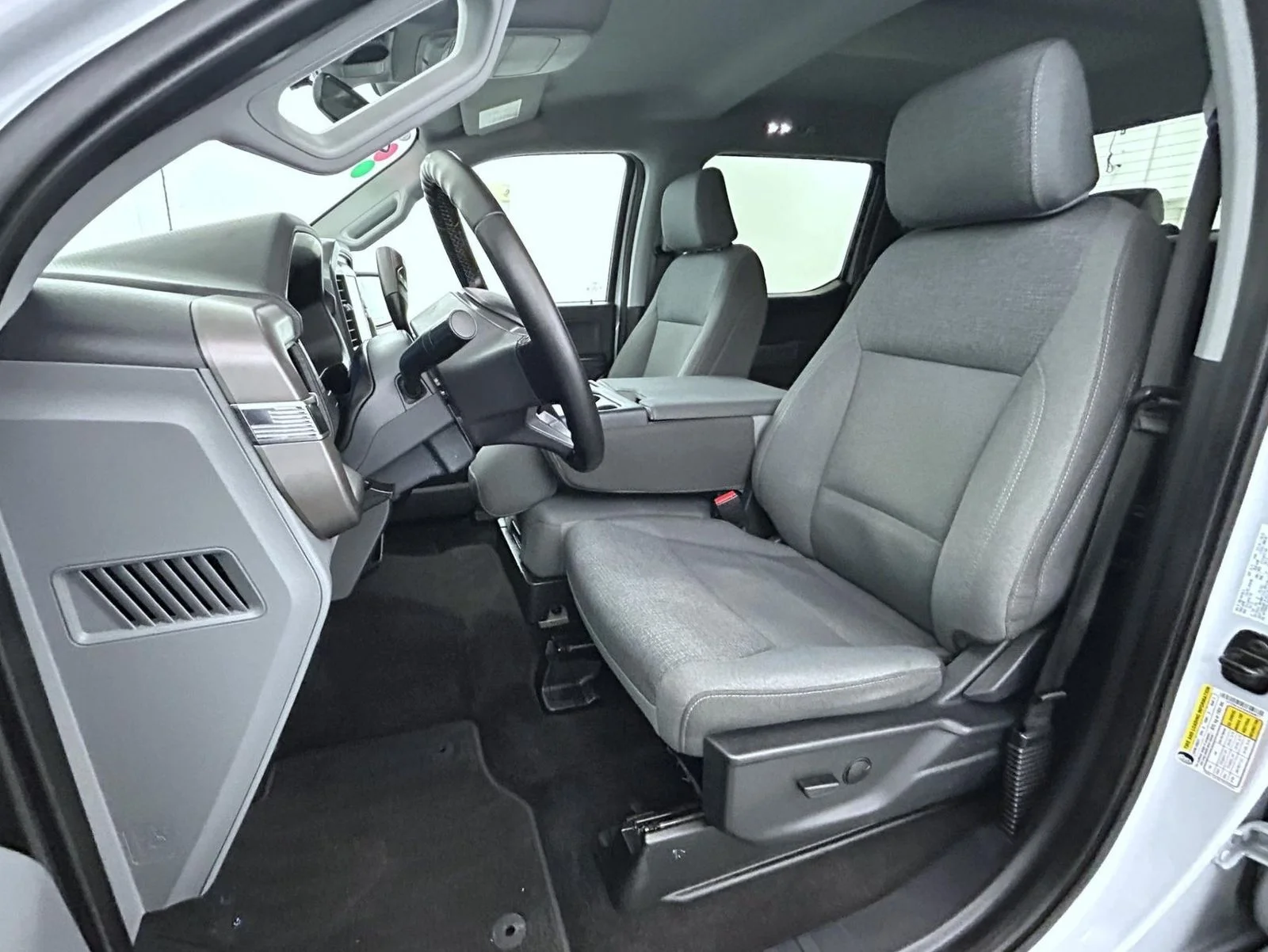 Used 2025 White Ford XLT image 10