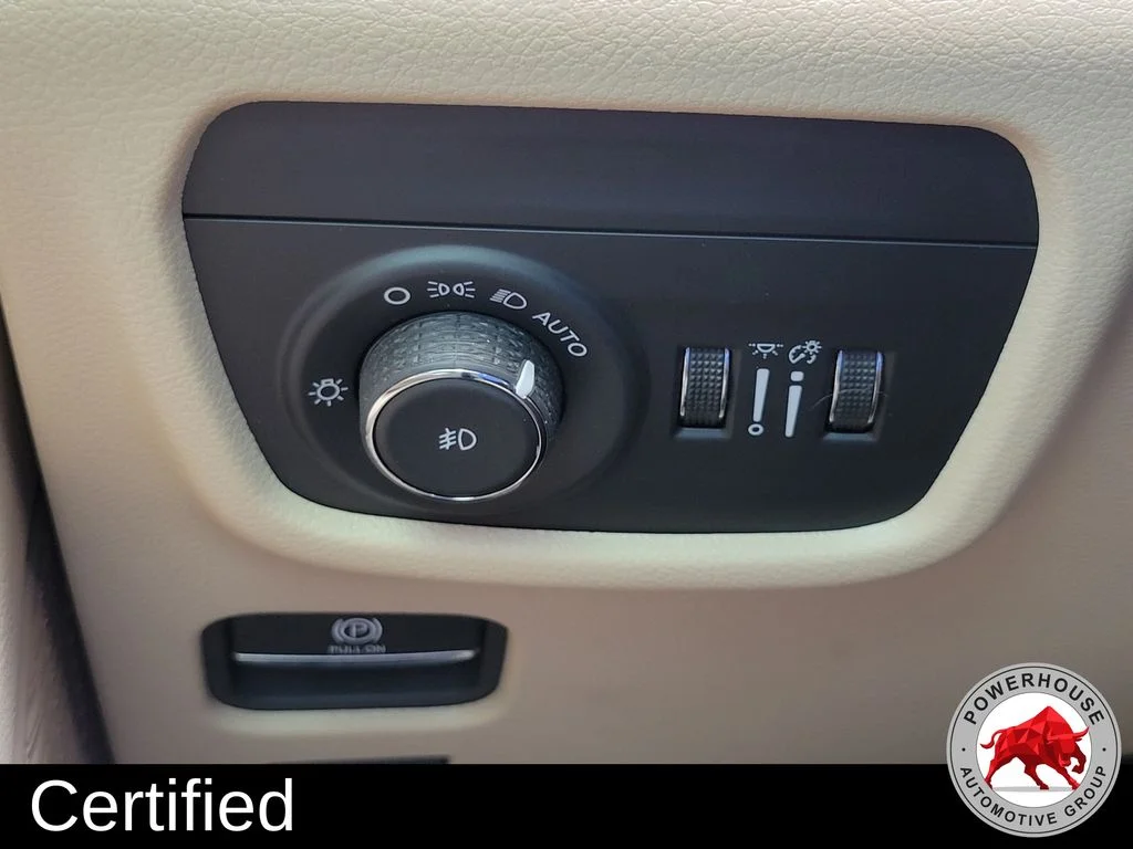 Used 2024 White Jeep Limited image 29