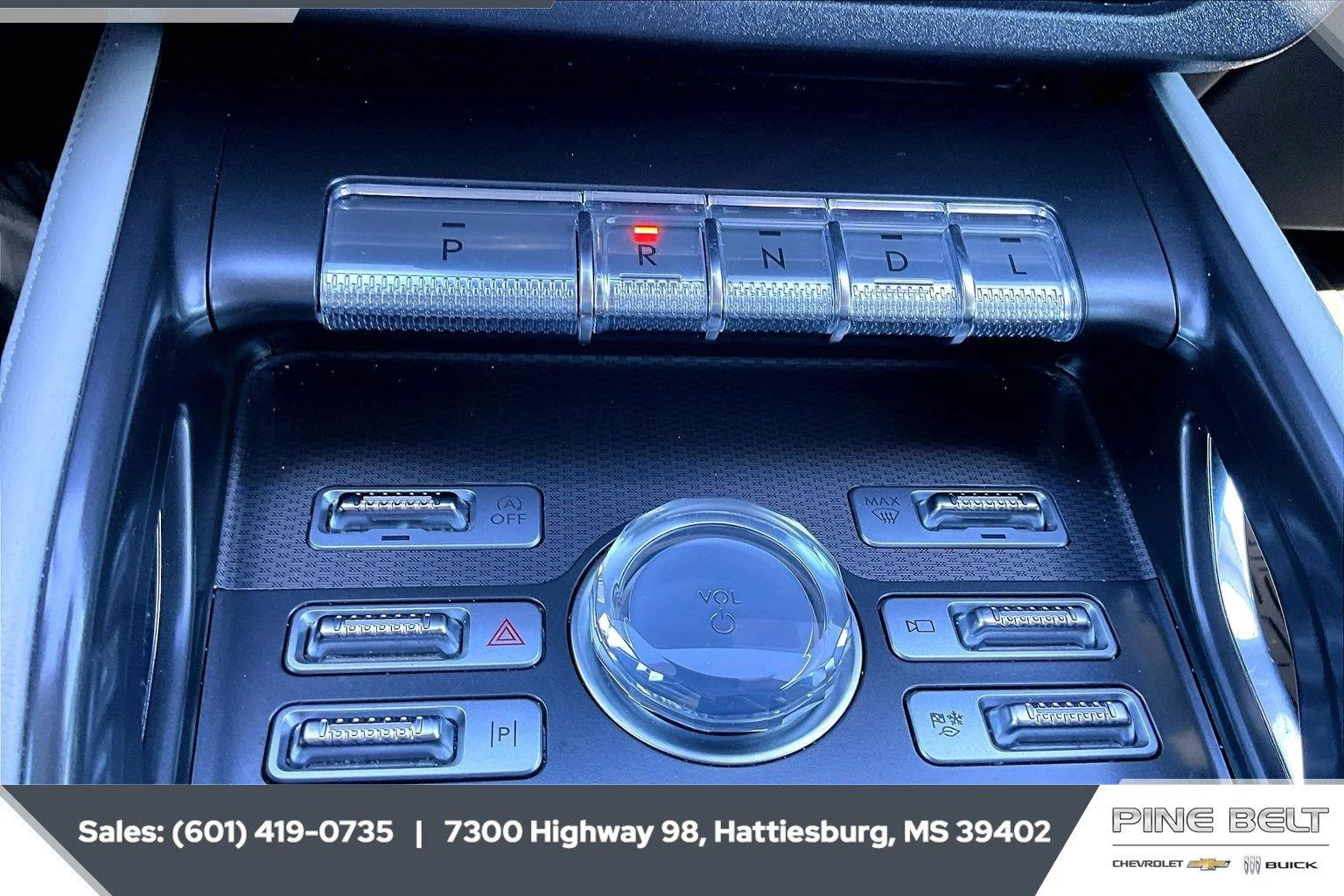 Used 2025 Lustrous Gray Metallic Lincoln Premiere image 23