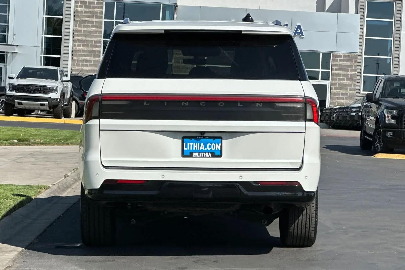 Used 2025 Pristine White Lincoln Reserve image 7