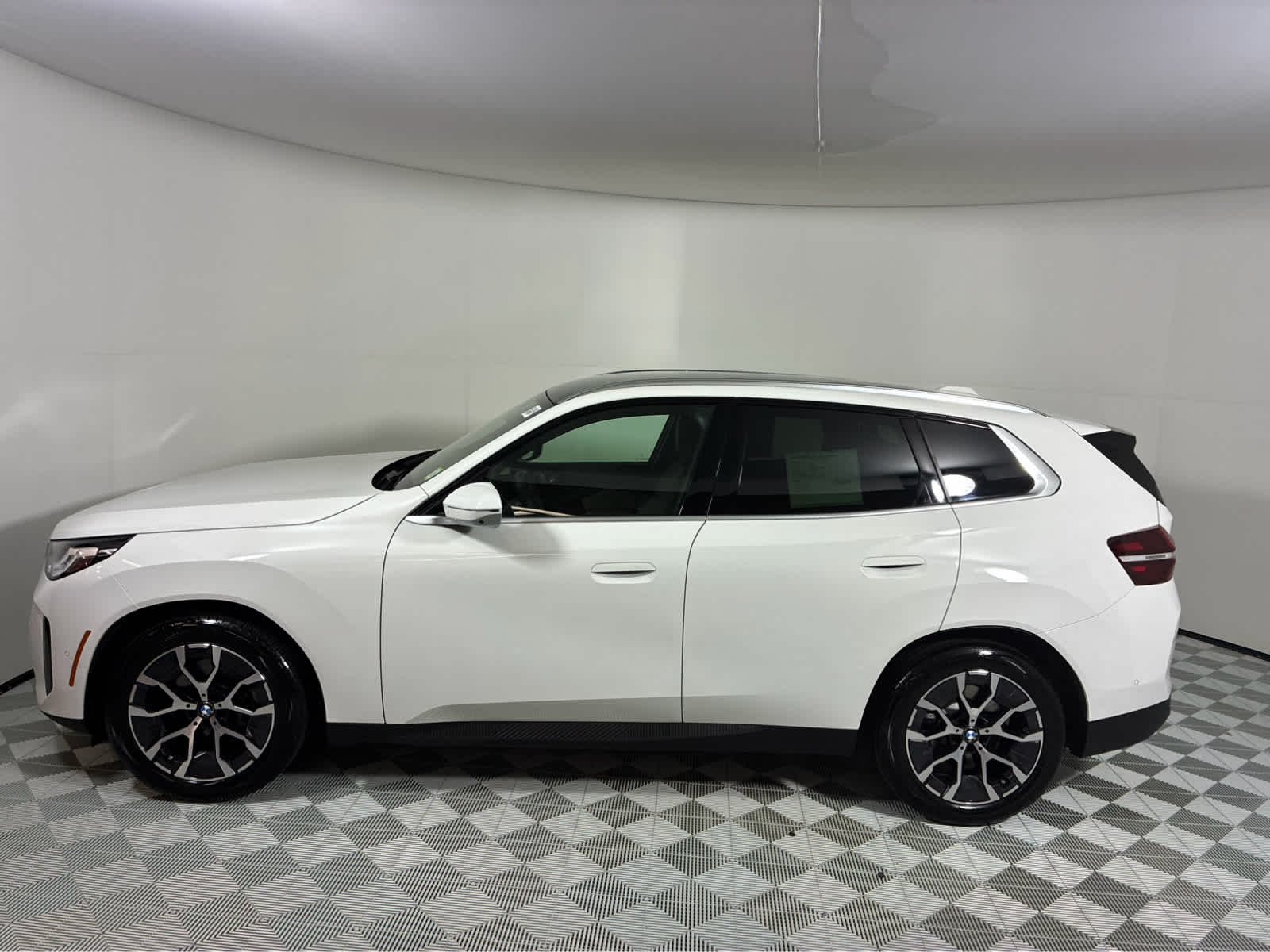 Used 2026 Alpine White BMW 30 xDrive image 2