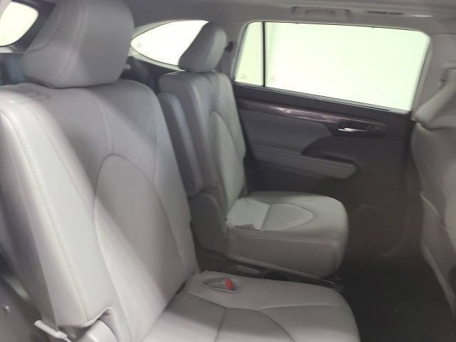 2024 Toyota Highlander Platinum - Photo 13