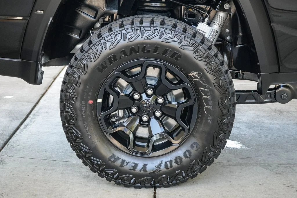 New 2026 Diamond Black Crystal Pearl-Coat Exterior Paint RAM RHO image 13