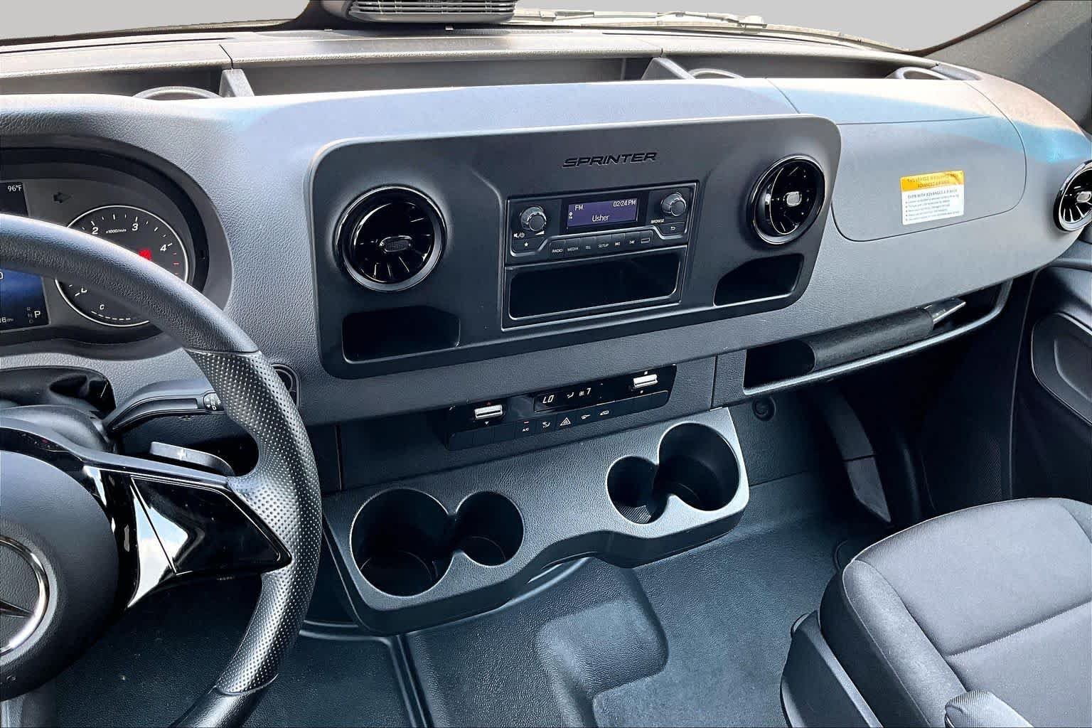 Used 2025 Arctic White Mercedes-Benz  image 7