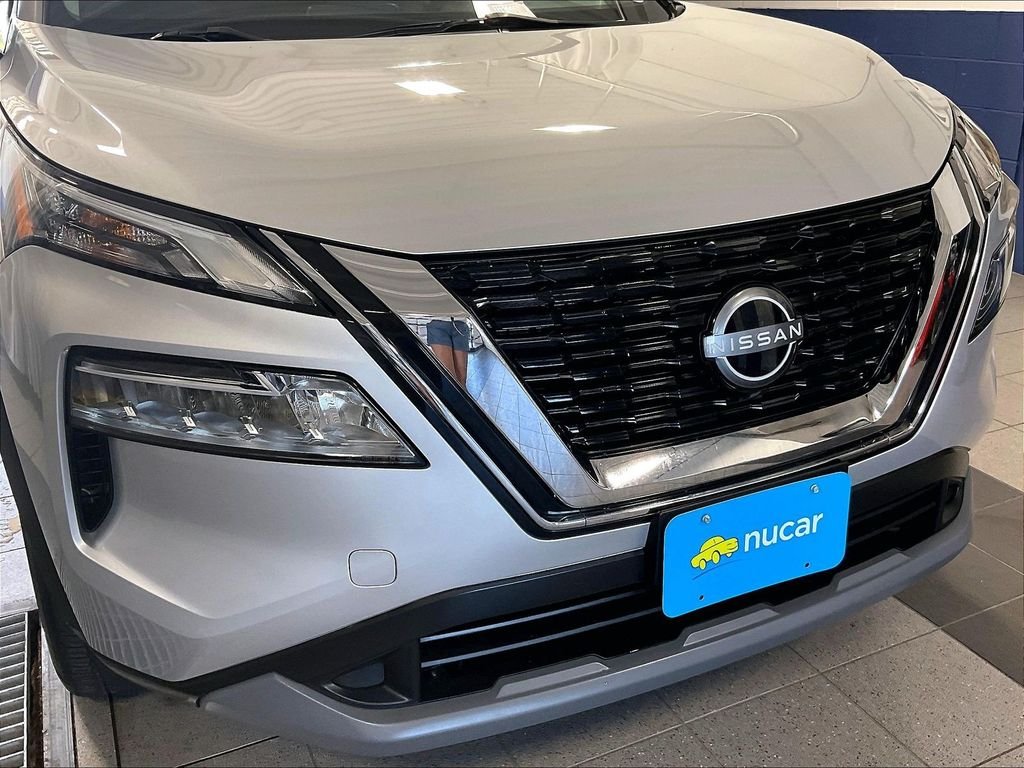 Used 2023 Silver Nissan SV image 31
