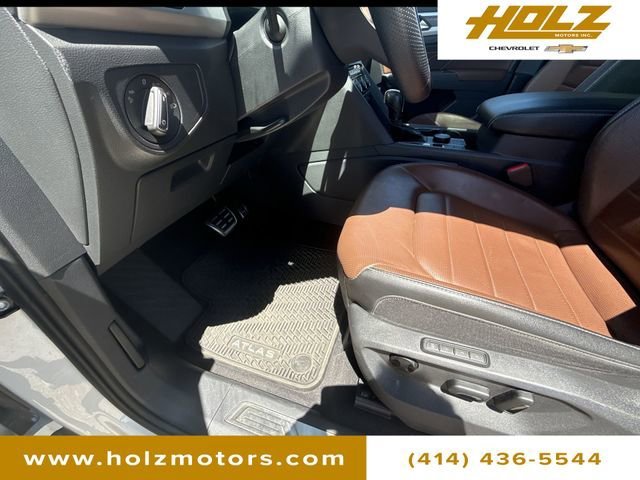 Used 2023 White Volkswagen 3.6L V6 SEL Premium R-Line image 36