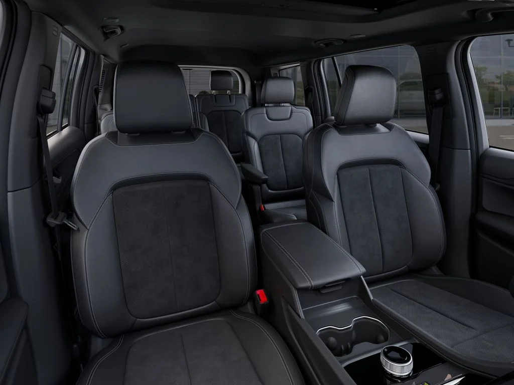 New 2025 Bright White Clear-Coat Exterior Paint Jeep Altitude X image 17