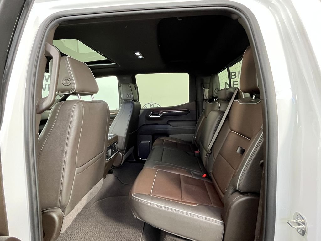 Used 2023 White GMC Denali image 22