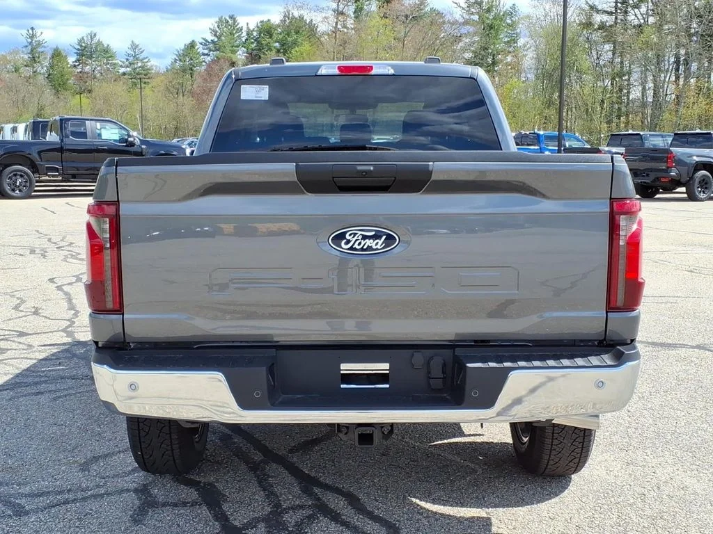 New 2026 Carbonized Gray Metallic Ford XLT image 5
