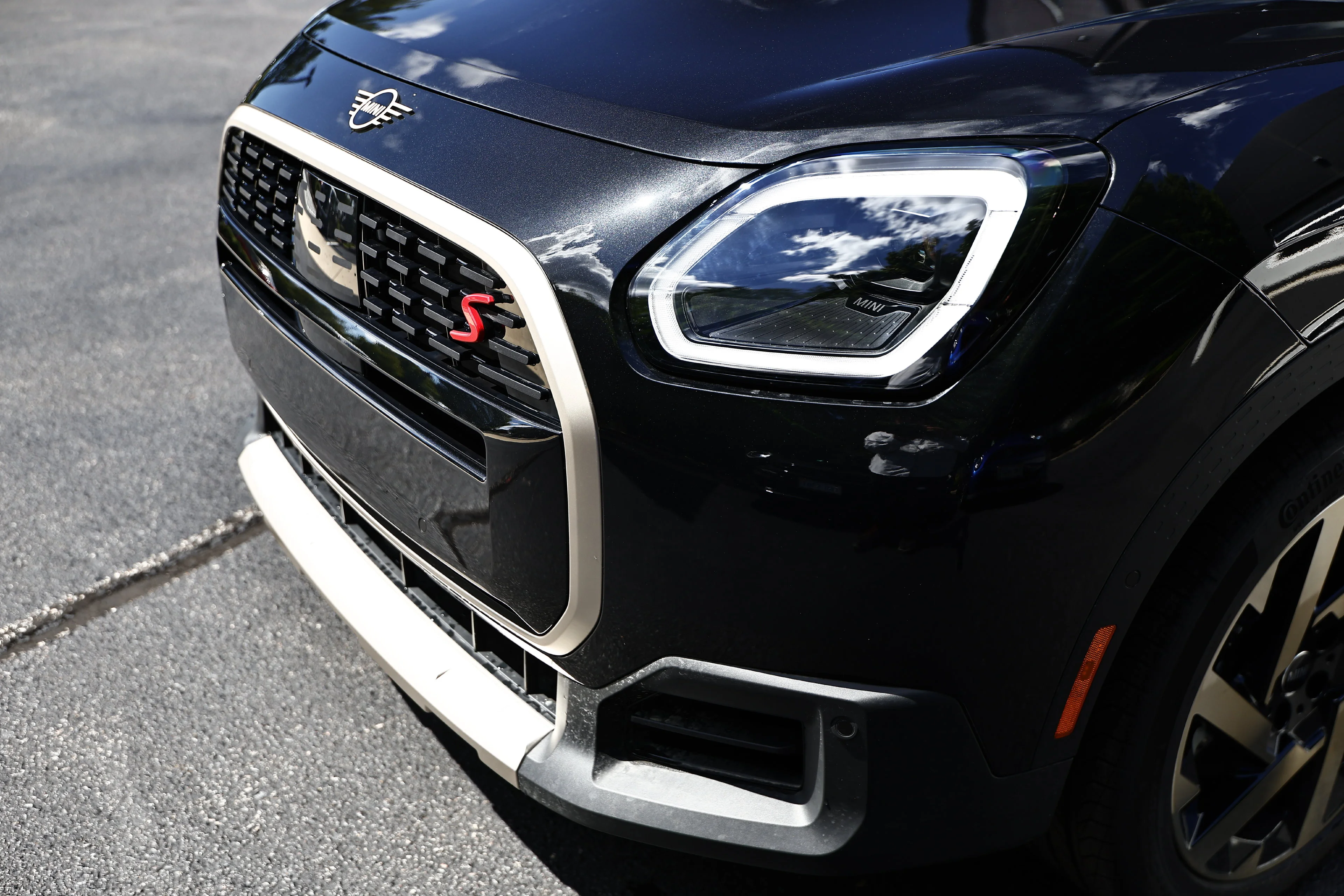 New 2027 Midnight Black MINI Signature Plus image 12