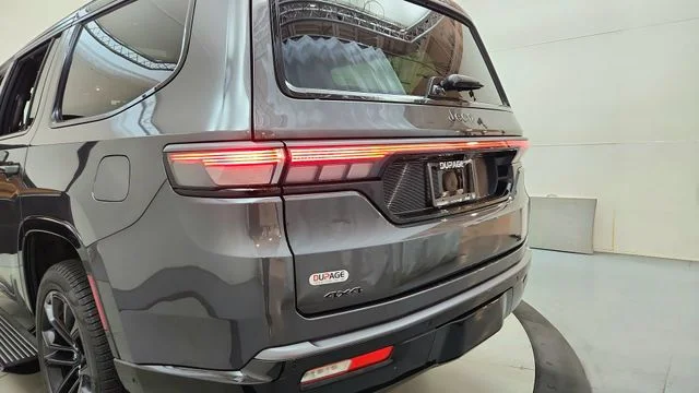 New 2026 Baltic-Gray Metallic Clear-Coat Exterior Paint Jeep Summit Reserve image 17