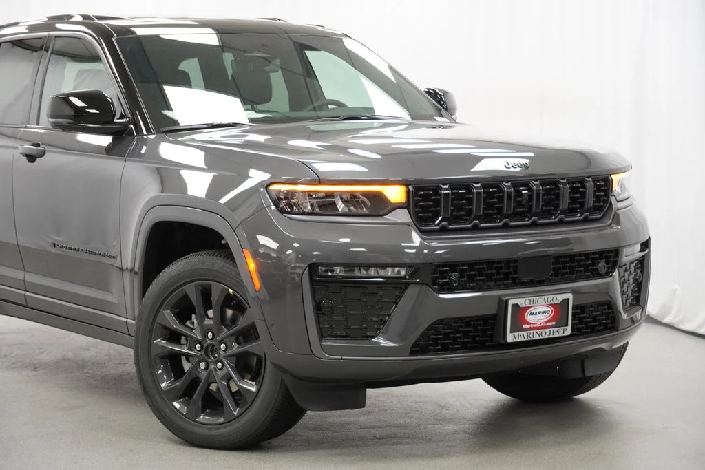 New 2026 Baltic Gray Metallic Clear-Coat Exterior Paint Jeep Limited Reserve image 3