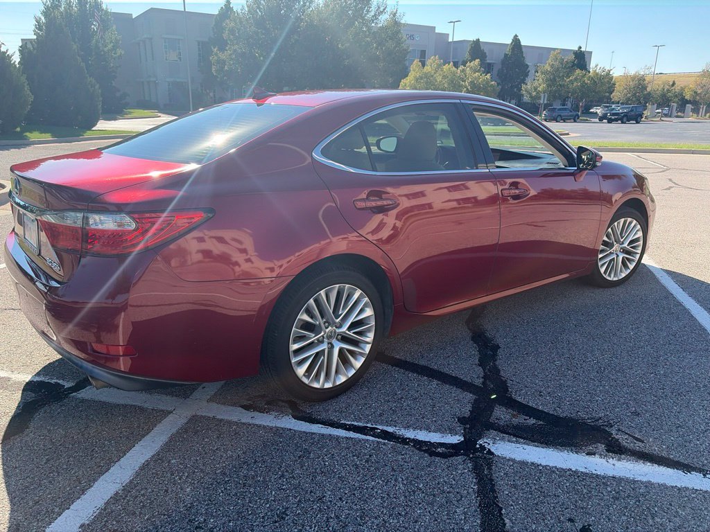 Used 2013  Lexus 350 image 22