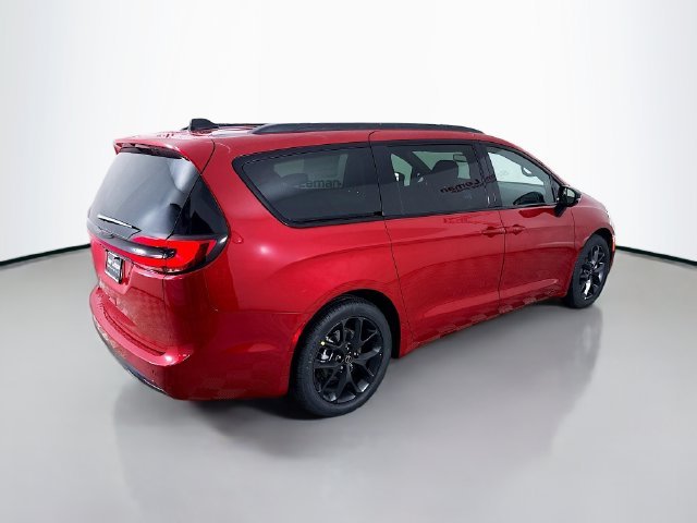 New 2026 Red Hot Pearl-Coat Exterior Paint Chrysler Select image 7
