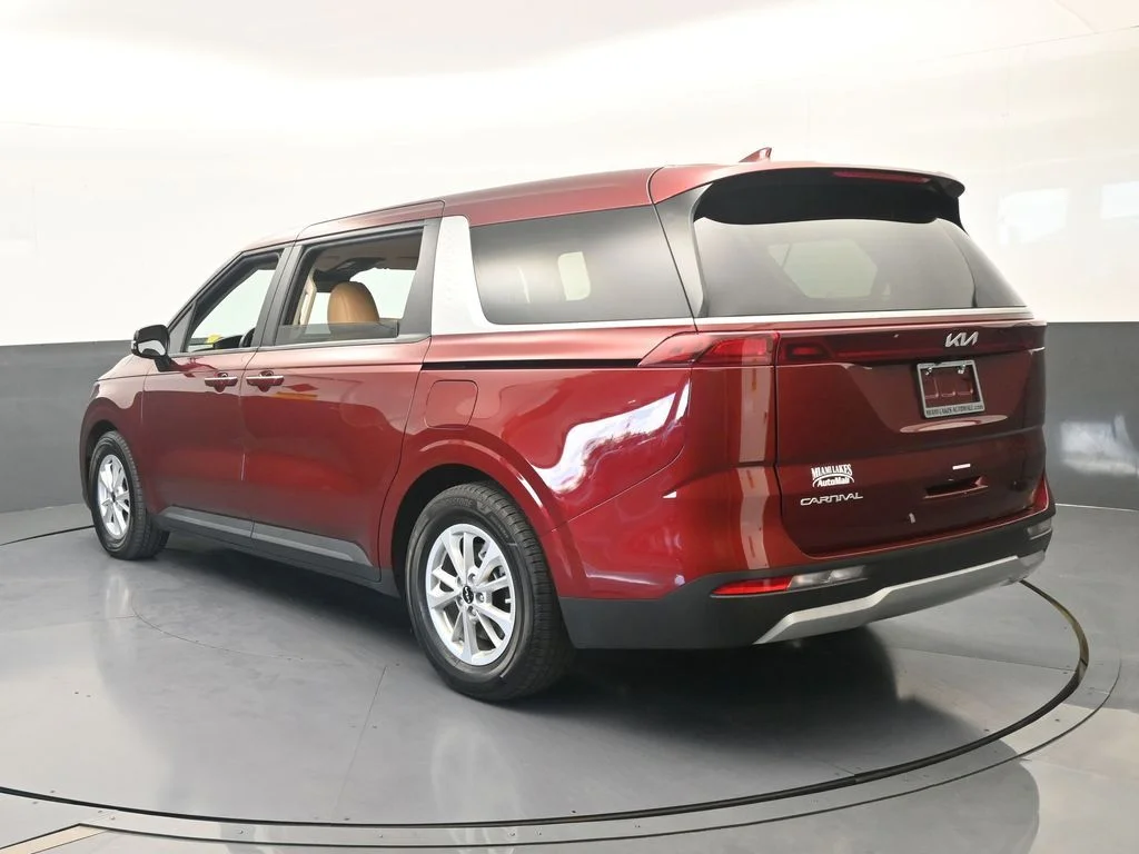 Used 2024 Flare Red Kia LX image 3