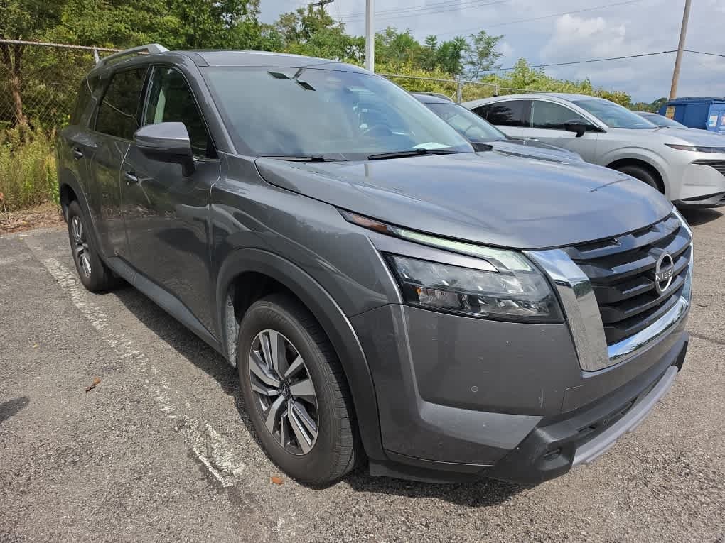 Used 2025 Gun Metallic Nissan SL image 3