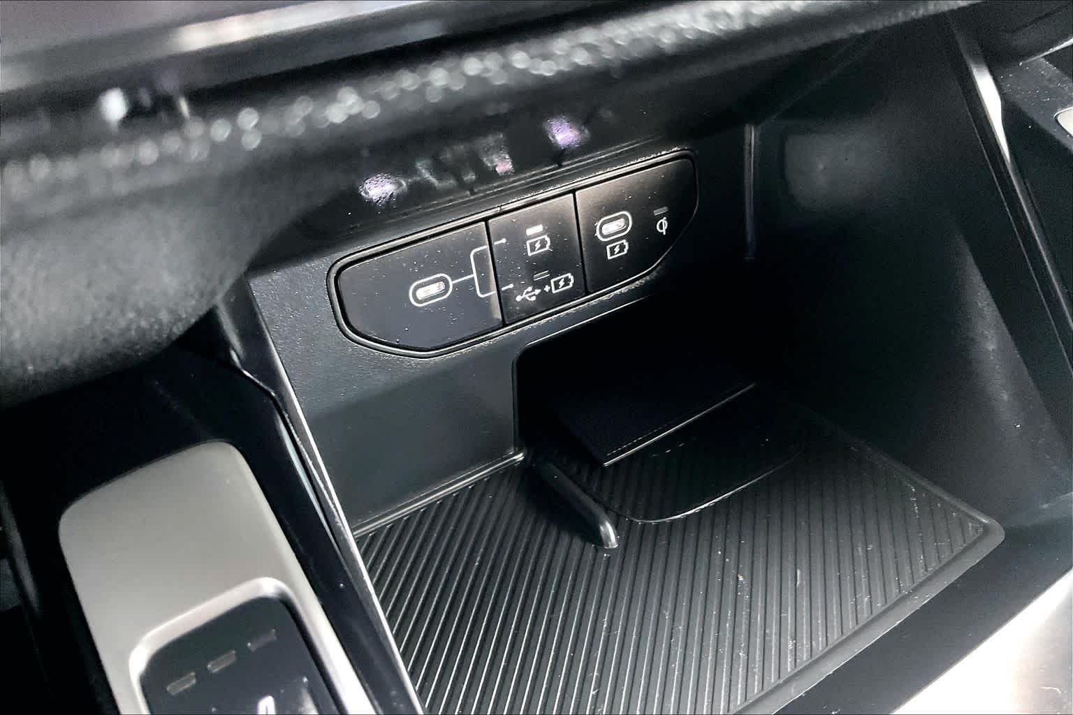 2025 Kia Sorento S - Photo 36