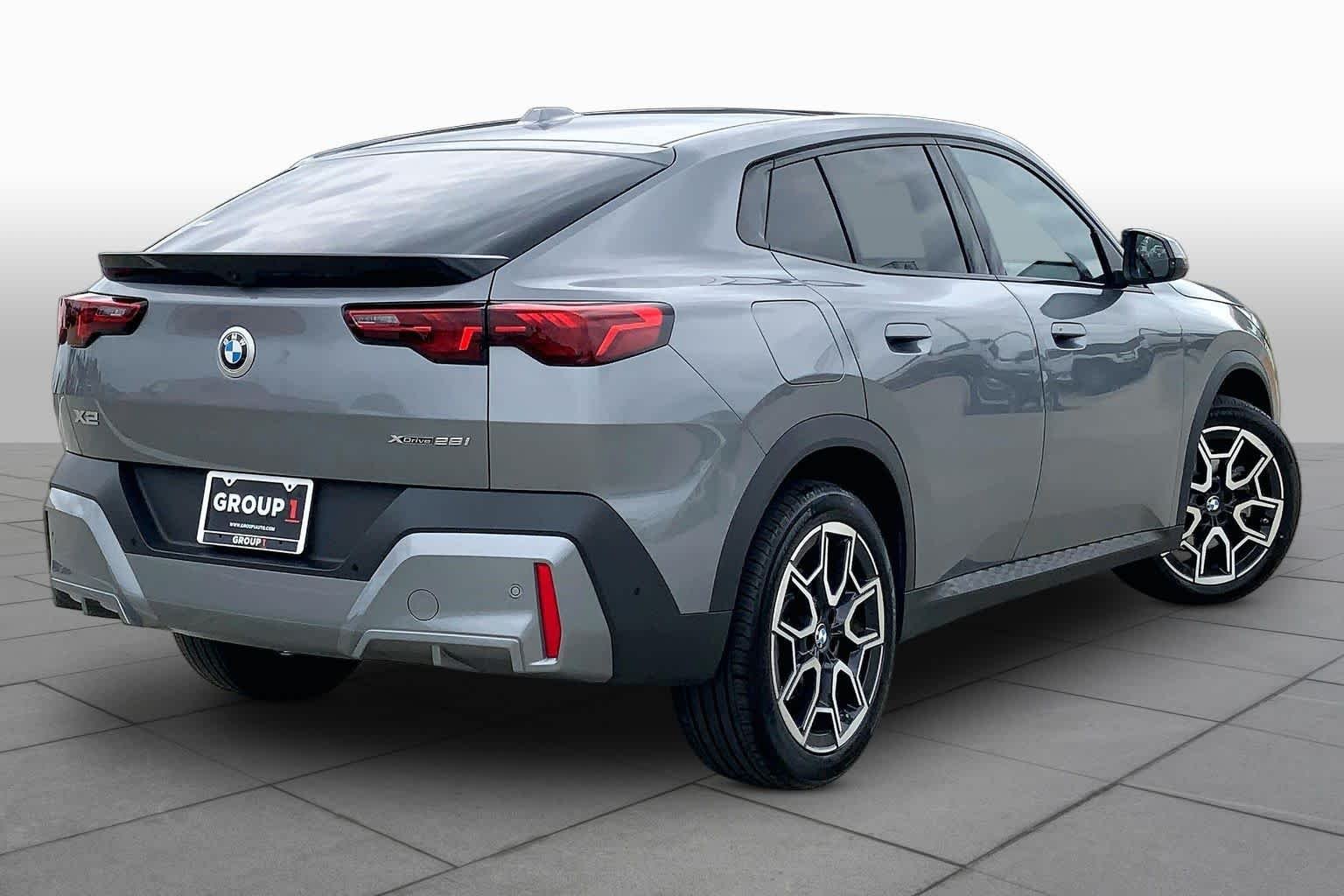 Used 2025 Skyscraper Grey Metallic BMW xDrive28i image 12