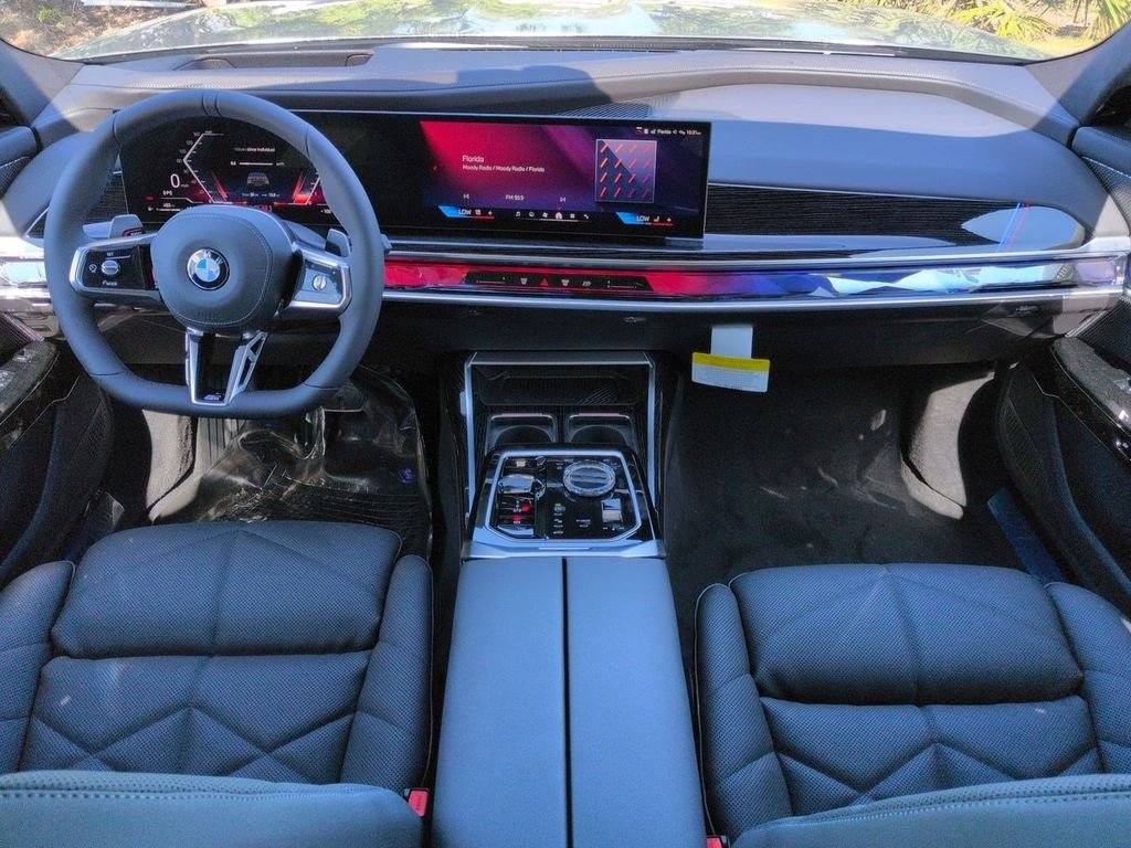 New 2026 Dravit Grey Metallic BMW 740i xDrive image 14