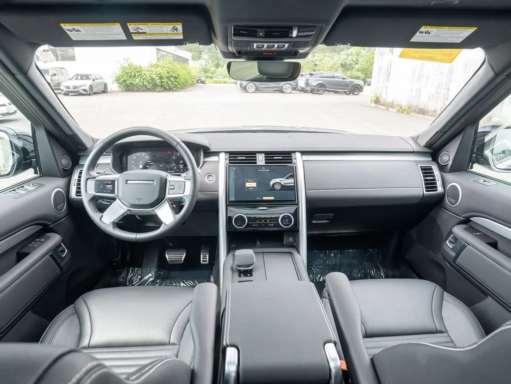 Used 2025 Gray Land Rover Dynamic SE image 18
