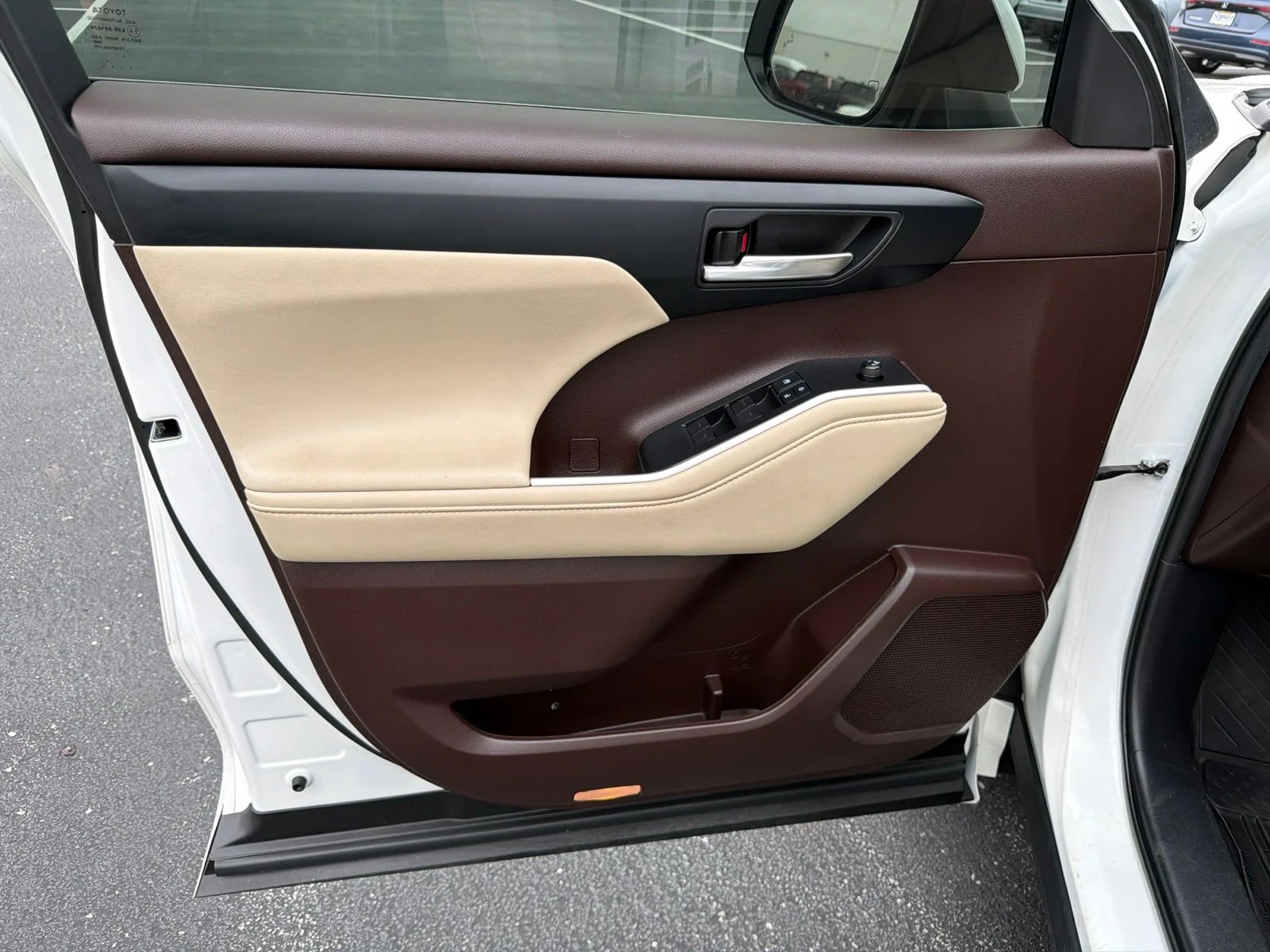 Used 2021 White Toyota XLE image 12