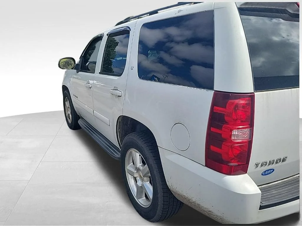 Used 2007 Summit White Chevrolet LT image 2