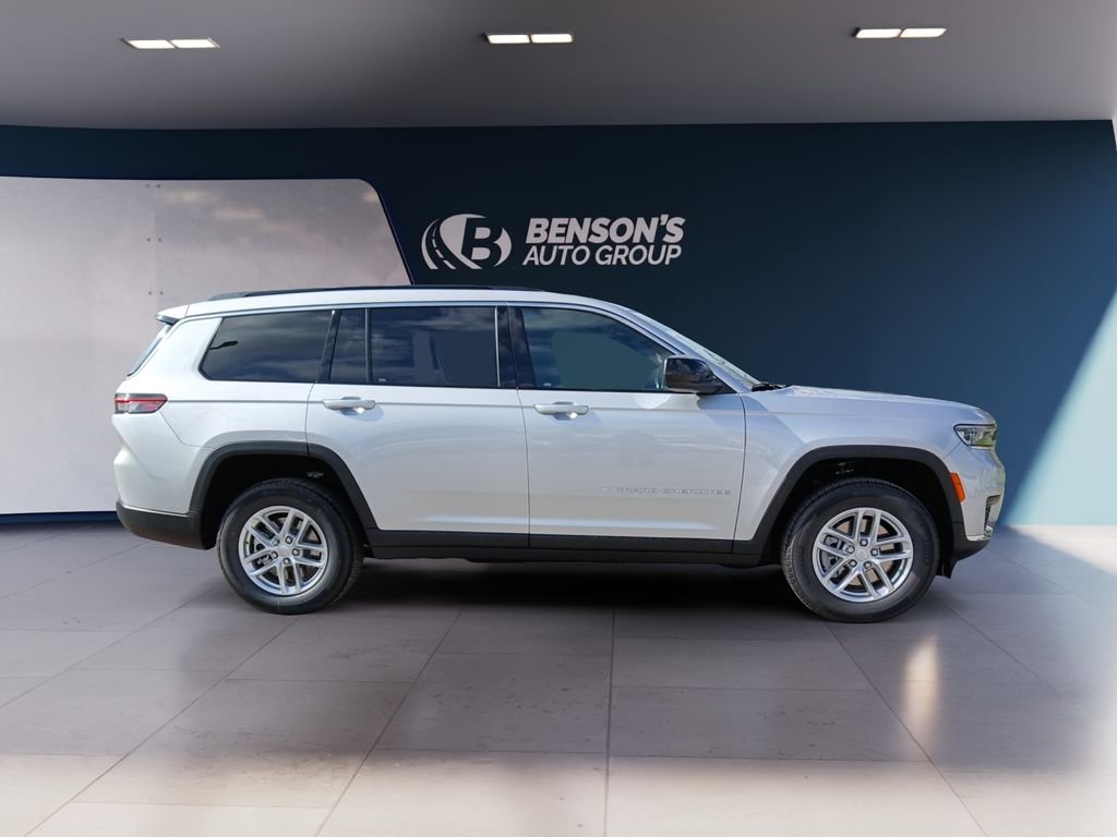 New 2026 Silver Zynith Exterior Paint Jeep Laredo image 3