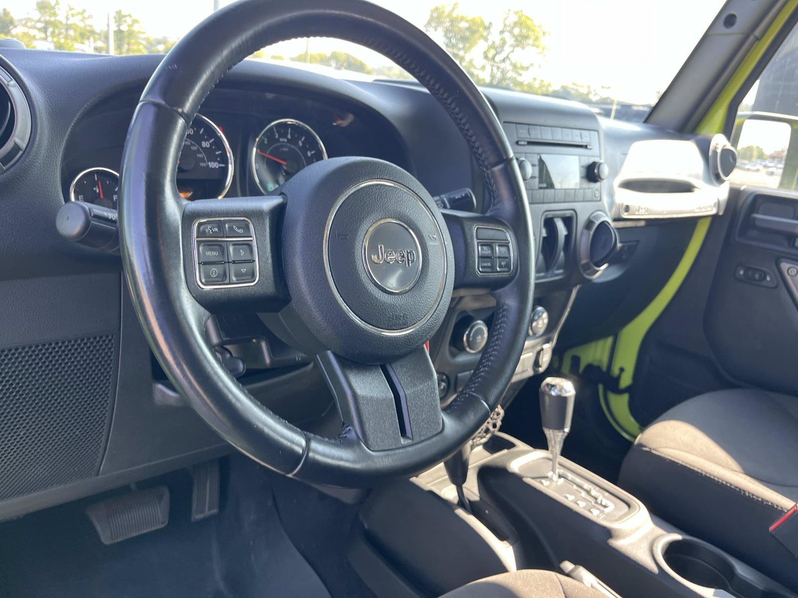 Used 2017 Hypergreen Clearcoat Jeep Sport image 12