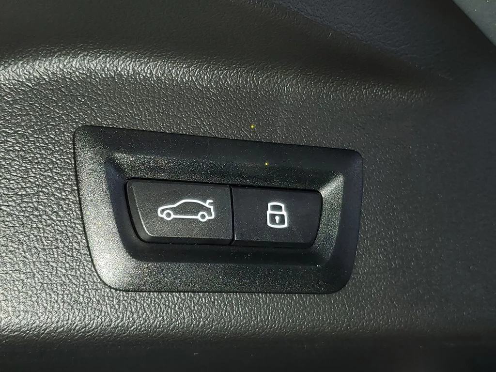 Used 2026 Gray BMW sDrive40i image 8