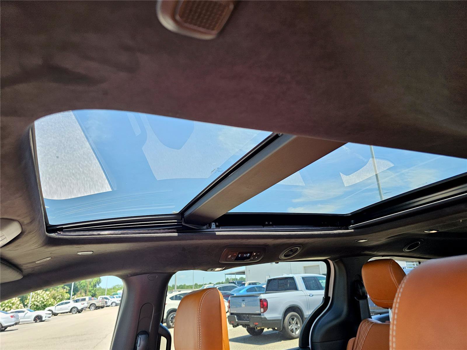 New 2026 Bright White Clearcoat Chrysler Pinnacle image 19