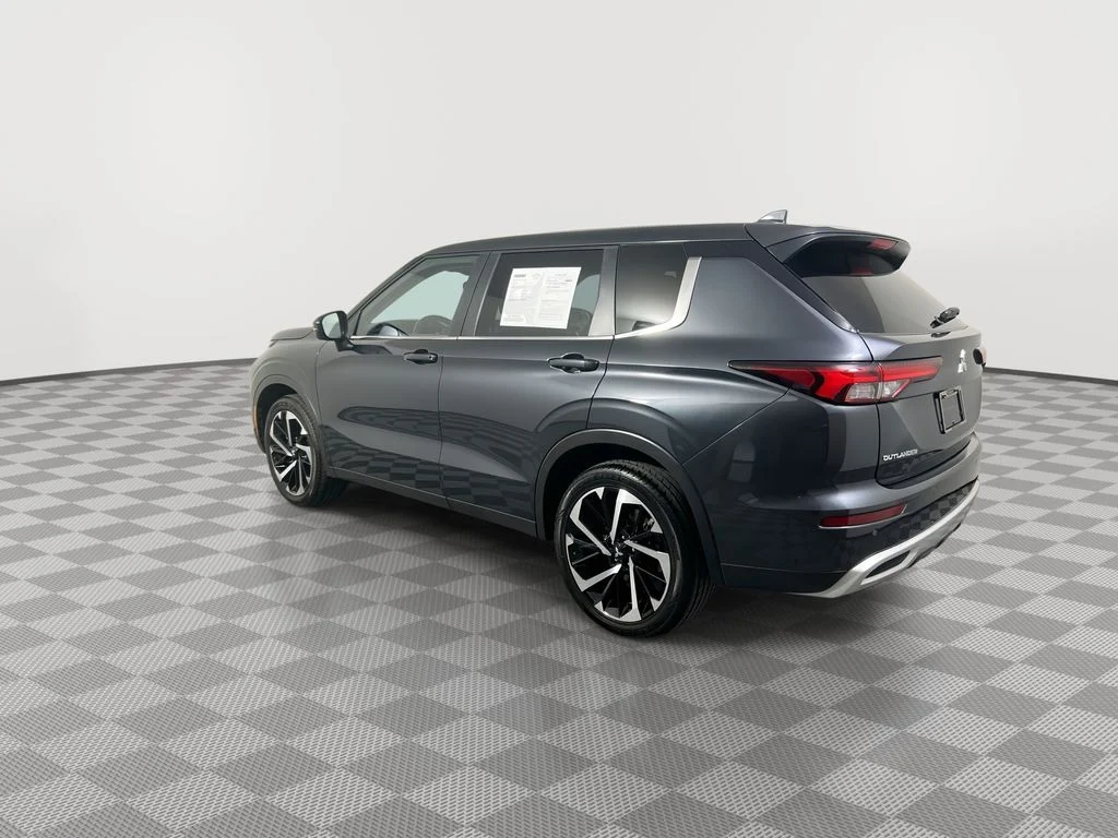 Used 2024 Gray Mitsubishi SE image 6