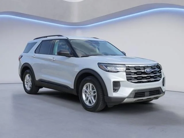 New 2026 Space White Metallic Ford Active image 2