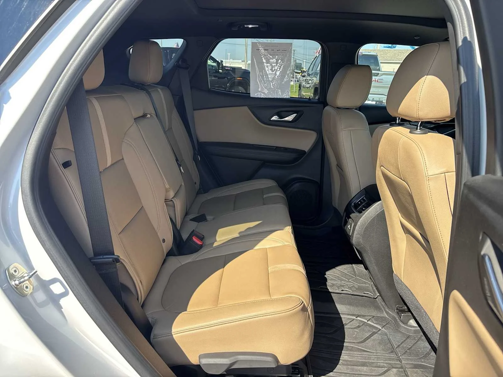 Used 2023 Iridescent Pearl Tricoat Chevrolet Premier image 28