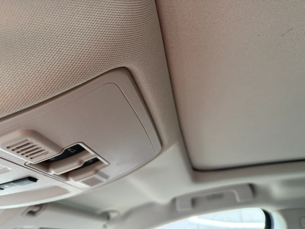 Used 2014 RADIANT SILVER METALLIC Cadillac Luxury Collection image 11