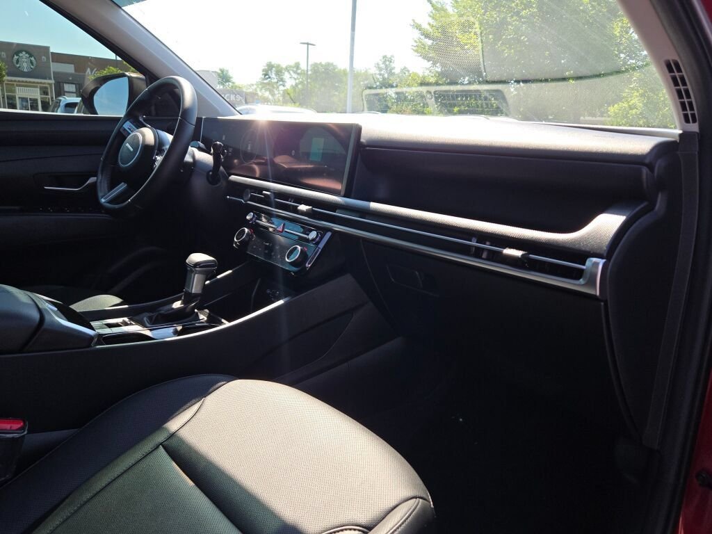 Certified Used 2025 Red Hyundai SEL Convenience image 5