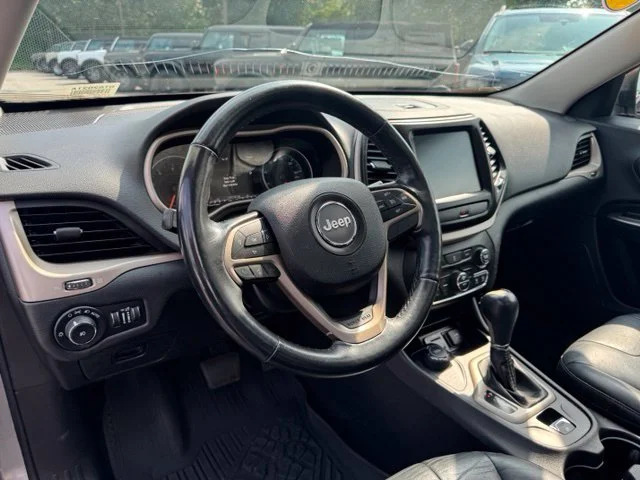 Used 2016 Silver Jeep Limited image 24
