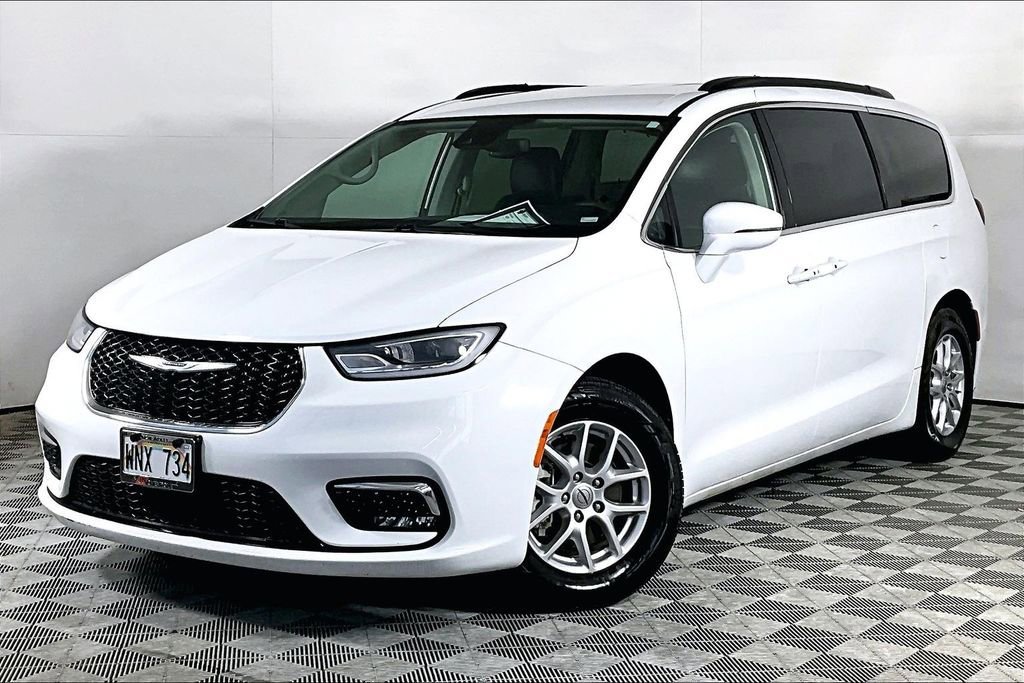 2022 Chrysler Pacifica Touring L's photo