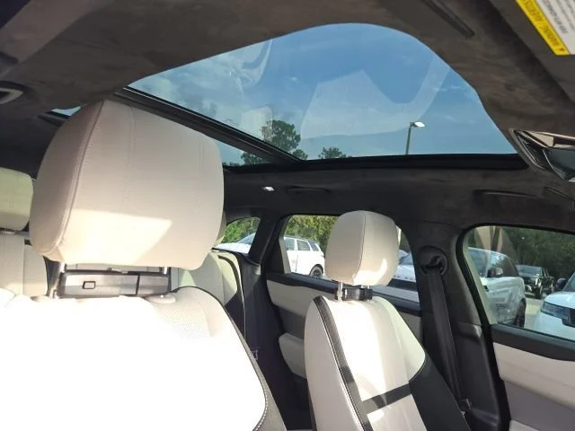 Used 2021 Blue Metallic Land Rover R-Dynamic S image 13