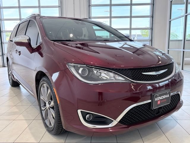 2018 Chrysler Pacifica Limited's photo