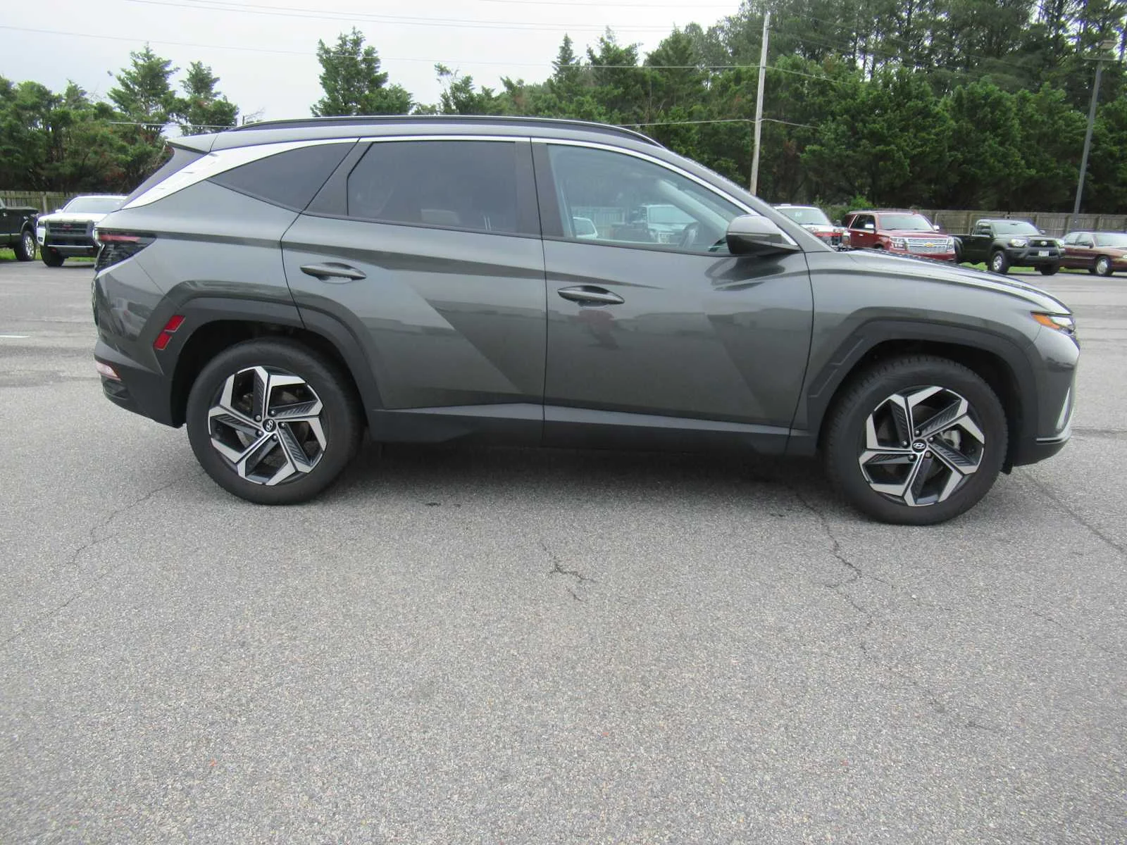Used 2024 Amazon Gray Hyundai SEL Convenience image 4