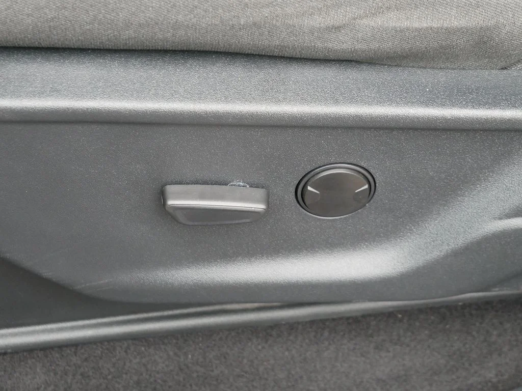 Used 2025 Black Ford XLT image 17