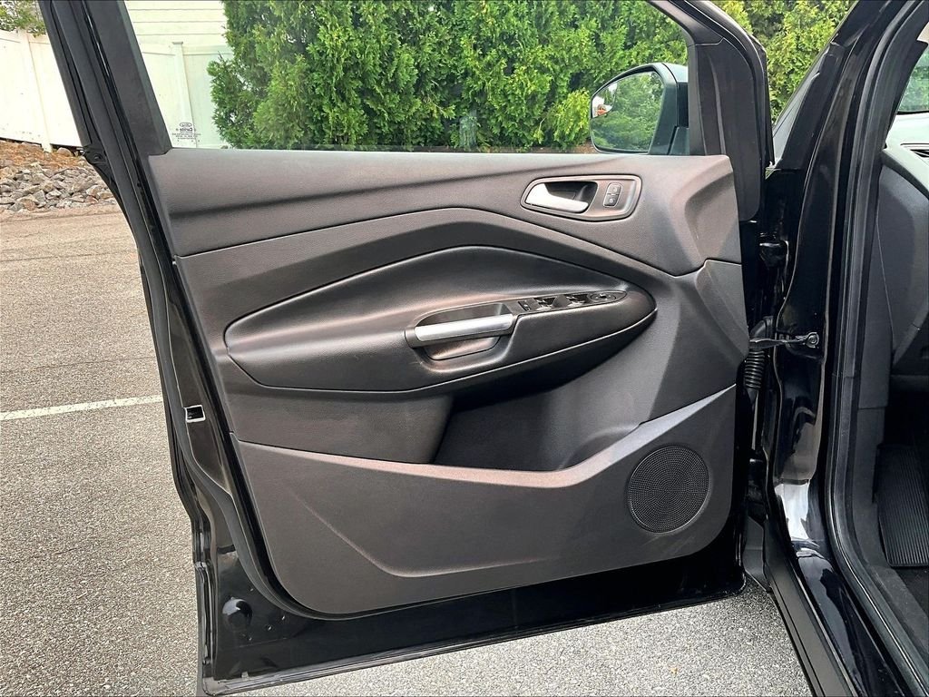 Used 2019 Black Ford SE image 9