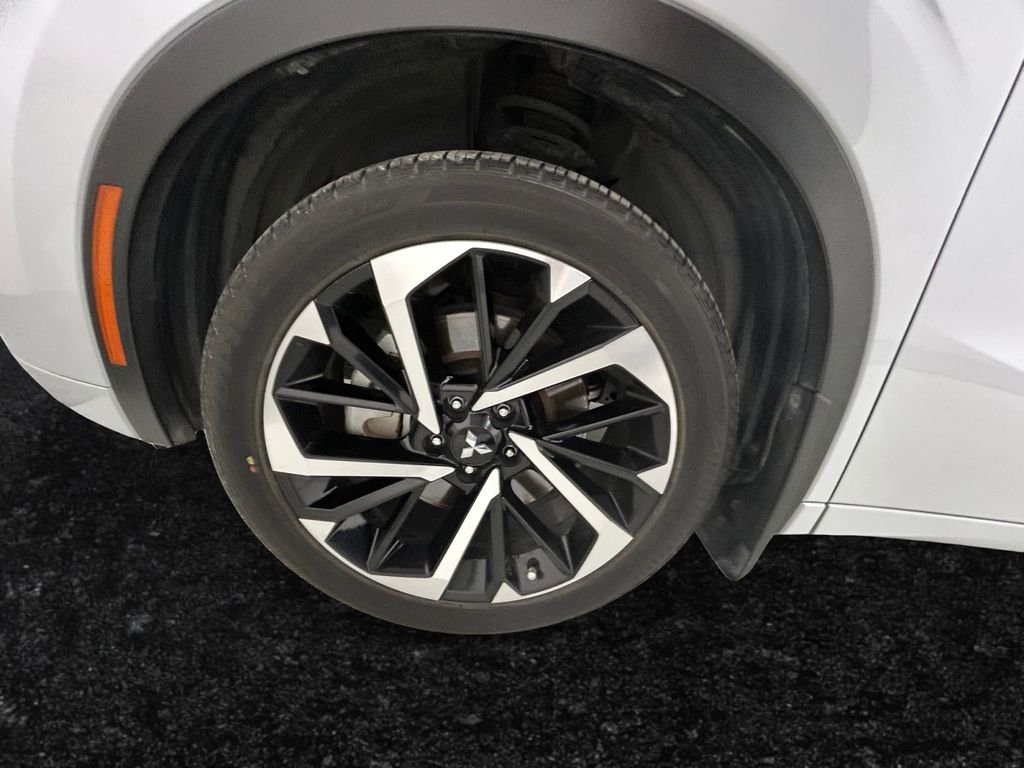 Used 2023 White Mitsubishi SEL image 27
