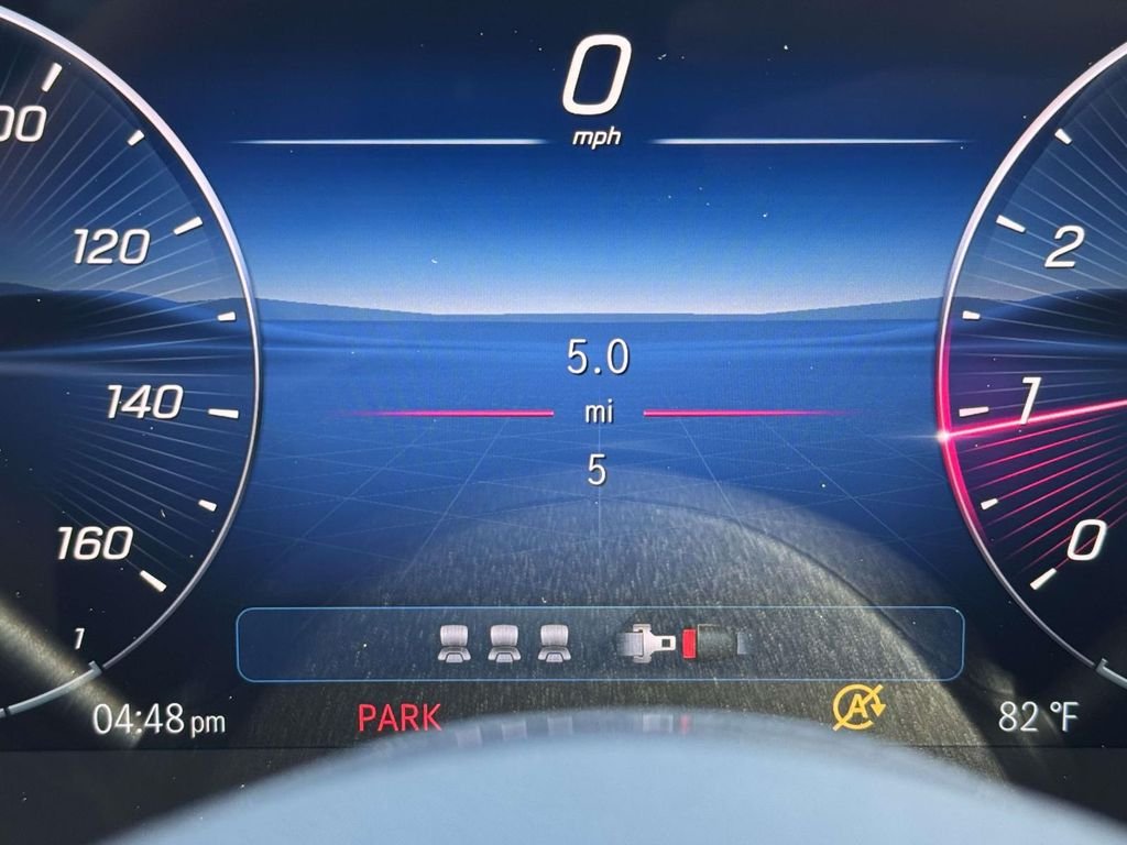 New 2026 Polar White Mercedes-Benz GLC 300 image 2