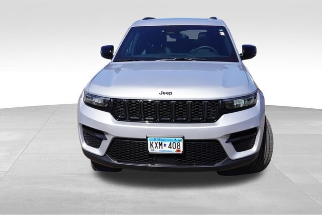 Used 2023 Silver Jeep Altitude X image 12