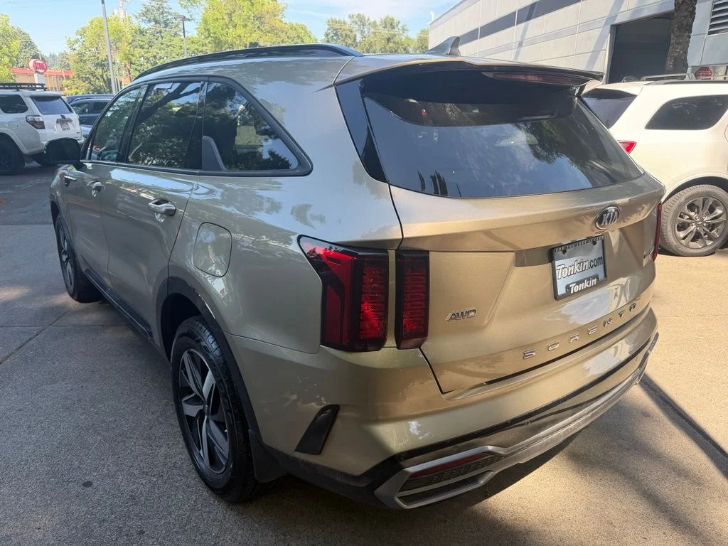 Used 2021 Crystal Beige Kia EX image 6