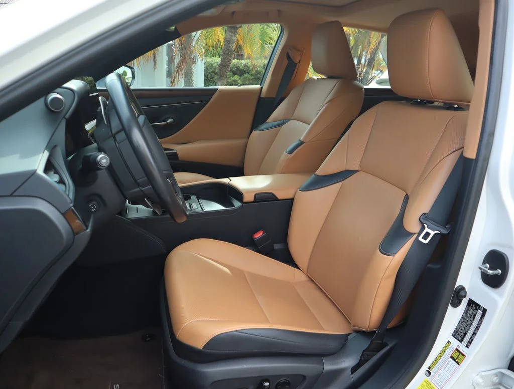 Used 2023 White Lexus 350 image 28