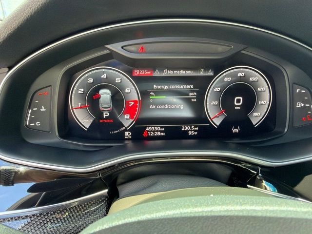 Used 2023  Audi 4.0T Premium Plus image 5